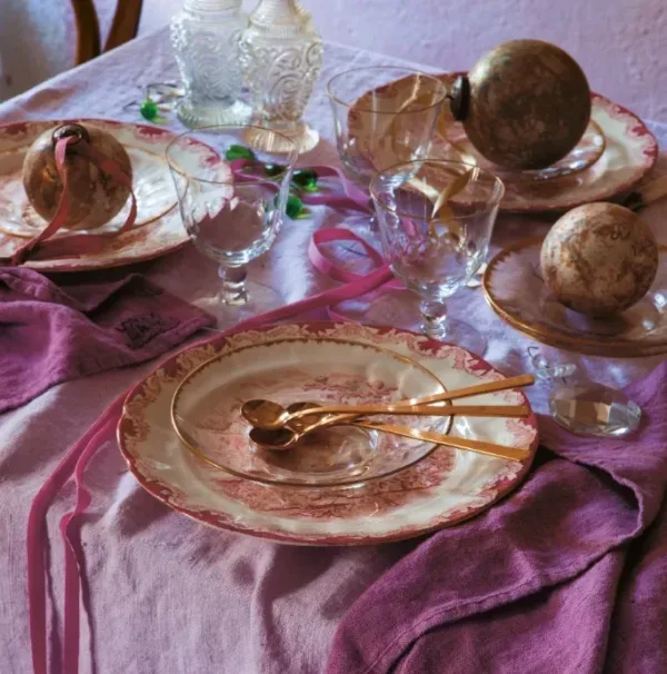 Aranżacja stołu z lnem Lovely Linen w kolorze Old Rose