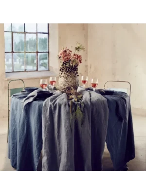 Aranżacja stołu z lnem Lovely Linen w kolorze Denim Blue