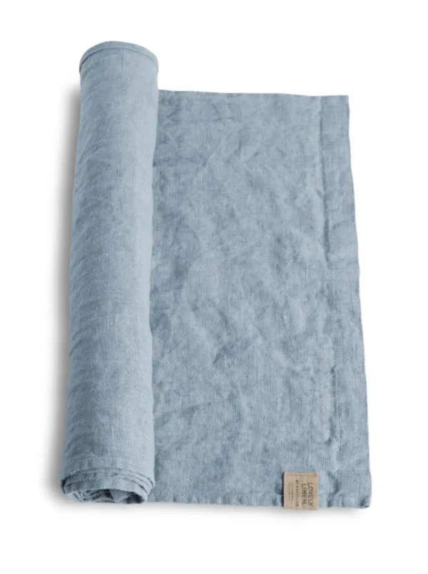 Bieżnik LOVELY Dusty Blue – zdjęcie produktowe Bieżnik lniany LOVELY Dusty Blue – zdjęcie produktowe