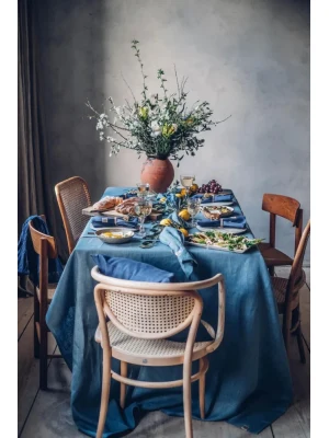 Obrus CLASSIC Pigeon Blue w aranżacji stołu