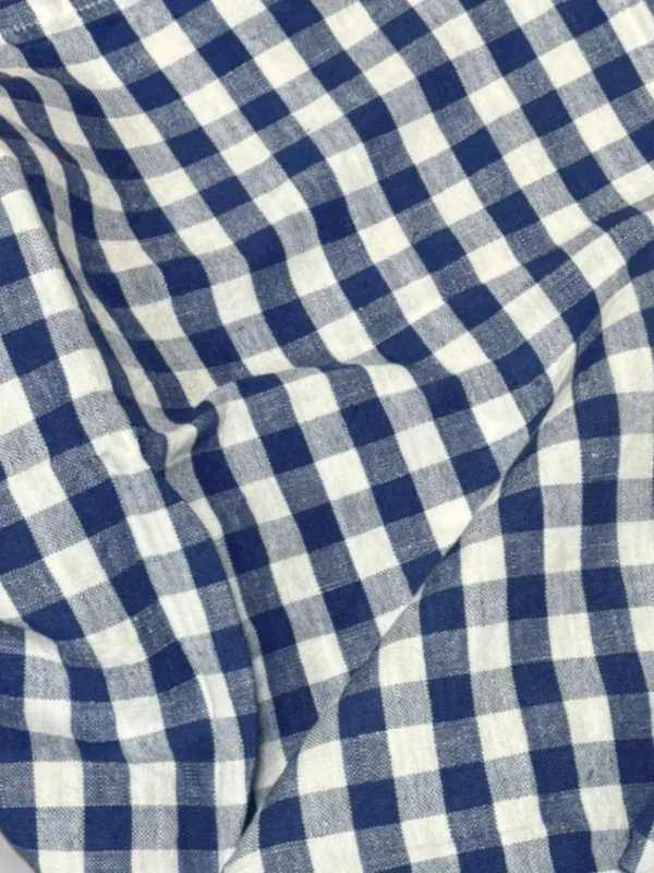 Fartuch MISTY Denim Blue - Kratka – zdjęcie aranżacyjne 3:4 Fartuch MISTY Denim Blue - Kratka – zdjęcie aranżacyjne